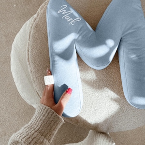 Almohada con letras del alfabeto grandes / Almohada con iniciales / Almohada con letras / Almohada con el alfabeto / Almohada personalizada / Decoración del hogar / Baby shower de niña