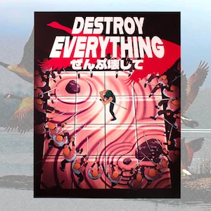 Puede incluir: Póster con las palabras "DESTROY EVERYTHING" en letras blancas sobre un fondo rojo. La imagen presenta una ilustración de una figura rodeada de otras con espadas, con texto japonés debajo.