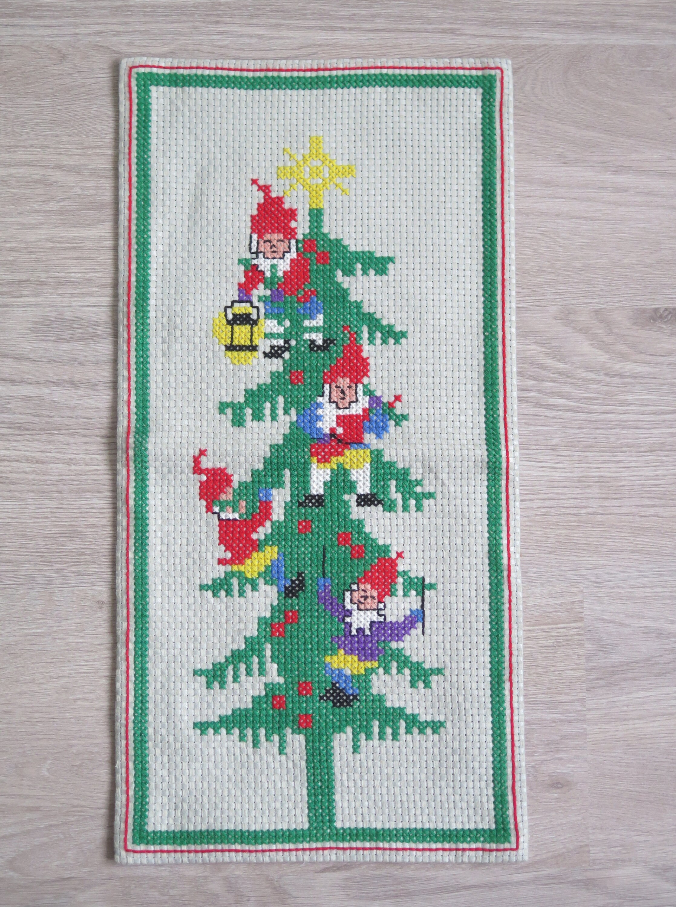 刺繍入り壁掛け装飾 スウェーデン製 ヴィンテージ 壁飾り ノーム