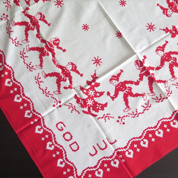 Nappe, Dancing Gnomes Christmas Tree Suédois Scandinave vintage Red White Table Cloth #8-04-19