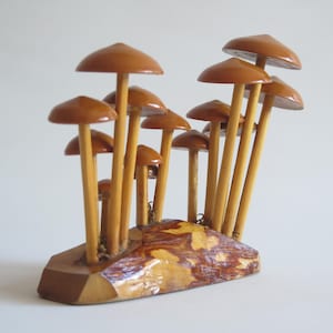 Wooden Mushrooms, Vintage Forest Woodland, Hand Carved Mushrooms Cluster #814-6