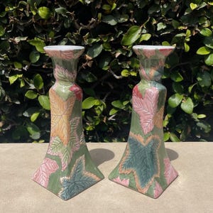 Paar Florale Chinoiserie Kerzenhalter, 21 cm
