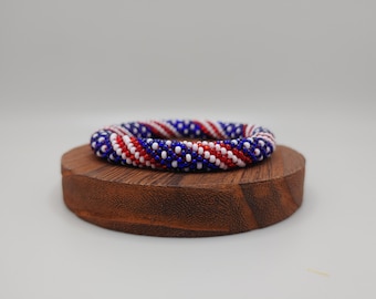 Bracelet jonc patriotique en verre tchèque au crochet