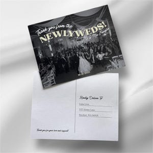 Puede incluir: Tarjeta de anuncio de boda en blanco y negro con el texto "Thank you from the NEWLYWEDS!" y una foto de boda. La tarjeta también incluye la fecha "10.18.2023" y una dirección.