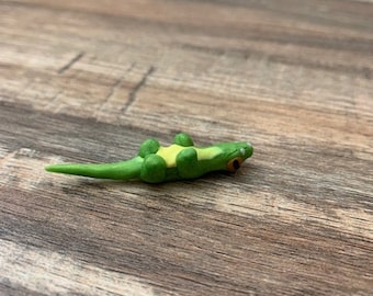 Tiny Clay Green Alligator Figurine (Nom)