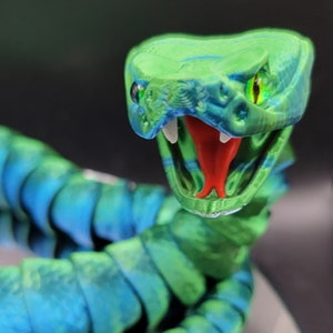 Rattlesnake Articulated Fidget Sensory Desk Art Mouth Opens and Closes the Tail Rattles the Eyes are Fun & Realistic (Small parts)
