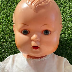 Bambola vintage in plastica rigida OK Kader da 20 pollici, VGC, con vestiti