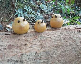 天然木　夫婦鳥木彫りの置物（鳥と松） Amazon.co.jp: 鳥の彫刻 ホームインテリア レトロ 鳥の雑貨 木彫り 鳥