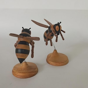 Adorable Wooden bee| Decorative wooden bee|Bee wood decor|honey bee|Bee tier tray|Housewarming Gifts|Personalized Gifts|Insect Statue|Decor