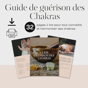 Peut inclure: Trois brochures ouvertes avec le titre "Guide de guérison des Chakras". Les brochures présentent des images de mains tenant des pierres, un bol chantant et une personne en méditation. Le texte indique 32 pages à lire.