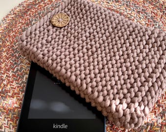 Hand Knit Kindle Sleeve | Chunky Yarn E-Reader Case
