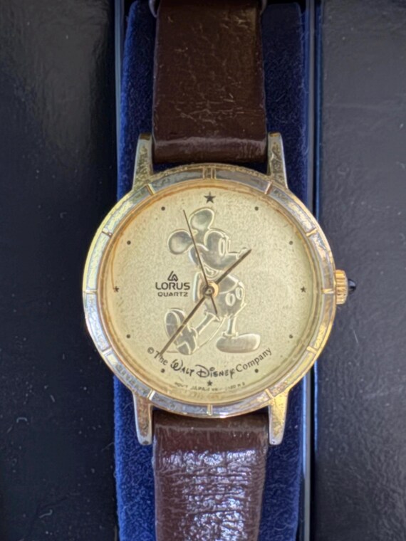 Vintage 80\'s LORUS WALT DISNEY MICKEY MOUSE WATCH Quartz Leather Band Unisex Vintage Lorus Quartz Mickey Mouse Watch Brown Leather Band  main image 4
