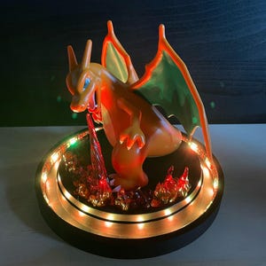 Statue charizard avec base et contrôleur imprimés en 3D RVB !