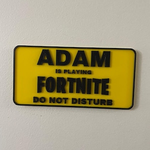 Personalized 3D Printed Door Sign for Kids – Custom Name & Favorite Game – Perfect Room Decor Gift!(Pick your colors!)
