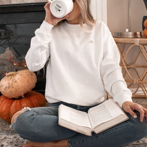 Minimalist Embroidered Pumpkin Crew Neck Sweatshirt