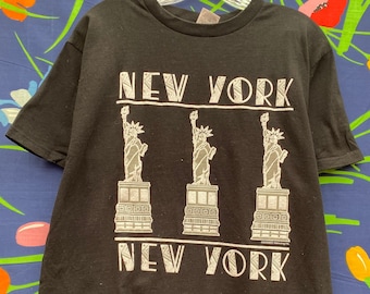 vintage single stitch, graphic T-shirt from New York City 1980s 80s statue of Liberty