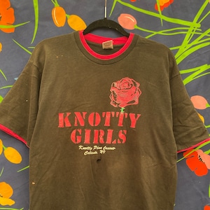 Vintage 80s Knotty Girls single stitch w/ double neck collar w/ rose flower