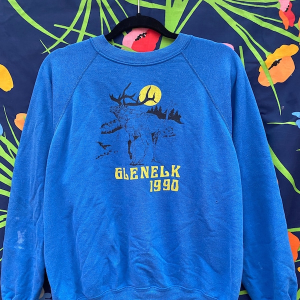 Suéter estilo sudadera con cuello redondo vintage con gráfico de alce en la naturaleza y luna azul de Glenelk, Colorado