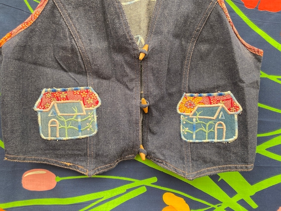 Vintage vest w/ super cute embroidery of house an… - image 2