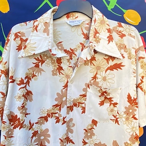 Vintage 70s button up, flarred collar shirt, 70s floral shirt