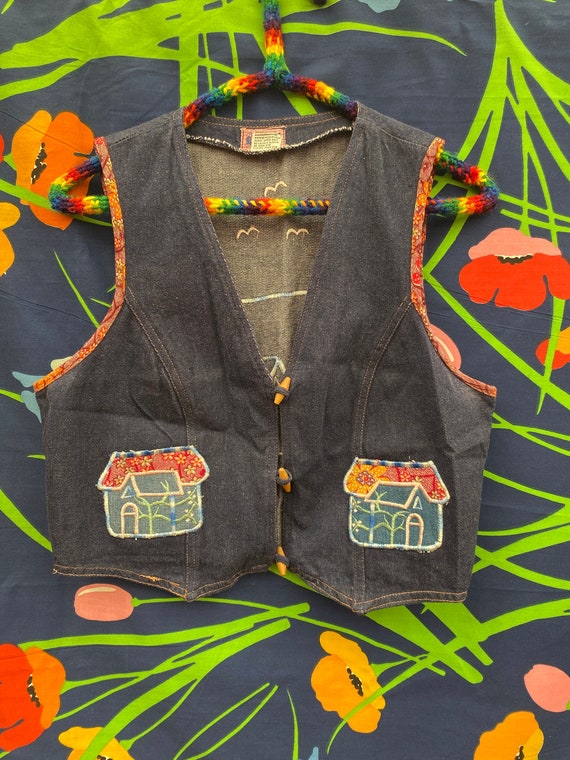 Vintage vest w/ super cute embroidery of house an… - image 1