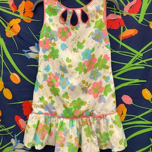 Vintage 60s Psychedelic hippie house wife mid century modern A dress tapered dress from 1960s