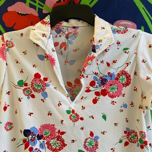 Blusa vintage de los años 70. Camisa vintage con top corto. Camisa vintage de manga corta con botones.