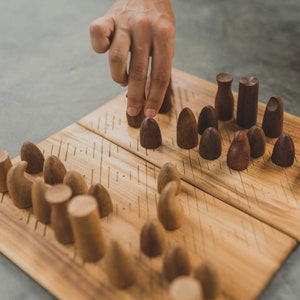 CHESS / teak wood hand carved game / Bali