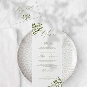 Modelo de menu de casamento e cartão de lugar com aquarela desenhada à mão com folhas de palmeira verde para mesa de jantar de casamento tropical costeira 111