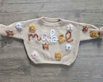 Pull avec prénom personnalisé FLEUR OMBREE pour bébés et tout-petits | Pull en tricot brodé à la main personnalisé | Cadeau bébé | Cadeau de Noël