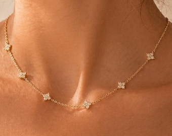 Collana con quadrifoglio dorato da donna – Collana portafortuna placcata oro 14 carati – Collana girocollo minimalista – Regalo per lei – Regolabile