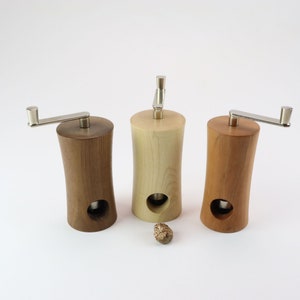 Nutmeg mill made of walnut / maple / pear wood