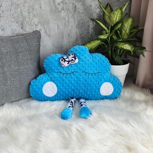 Almohada azul marino con forma de nube y cara sonriente: peluche acogedor para decoración de guardería, regalo para niño de 1 año, recuerdo de baby shower, cojín para niño pequeño