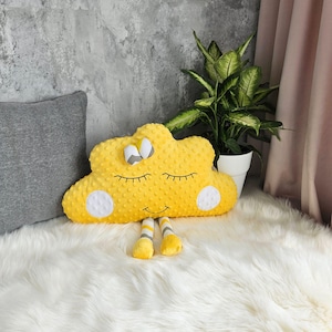 Almohada amarilla en forma de nube con cara sonriente: peluche acogedor para decoración de guardería, regalo de 1 año, recuerdo de baby shower, lindo cojín para niños pequeños
