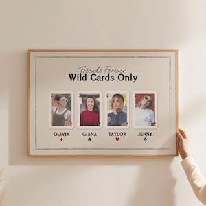 Impresión de cartas de compañero de cuarto personalizadas, compañeros de cuarto como cartas de póquer, decoración de dormitorio de apartamento universitario de arte de pared de moda, descarga digital personalizada