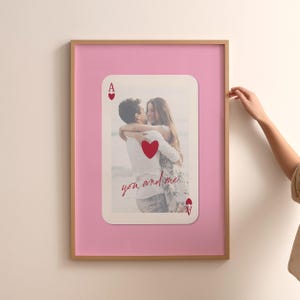 Impresión de decoración de San Valentín con foto personalizada, regalo para ella, naipes de as de corazones, arte de pared personalizado, decoración romántica para dormitorio de parejas