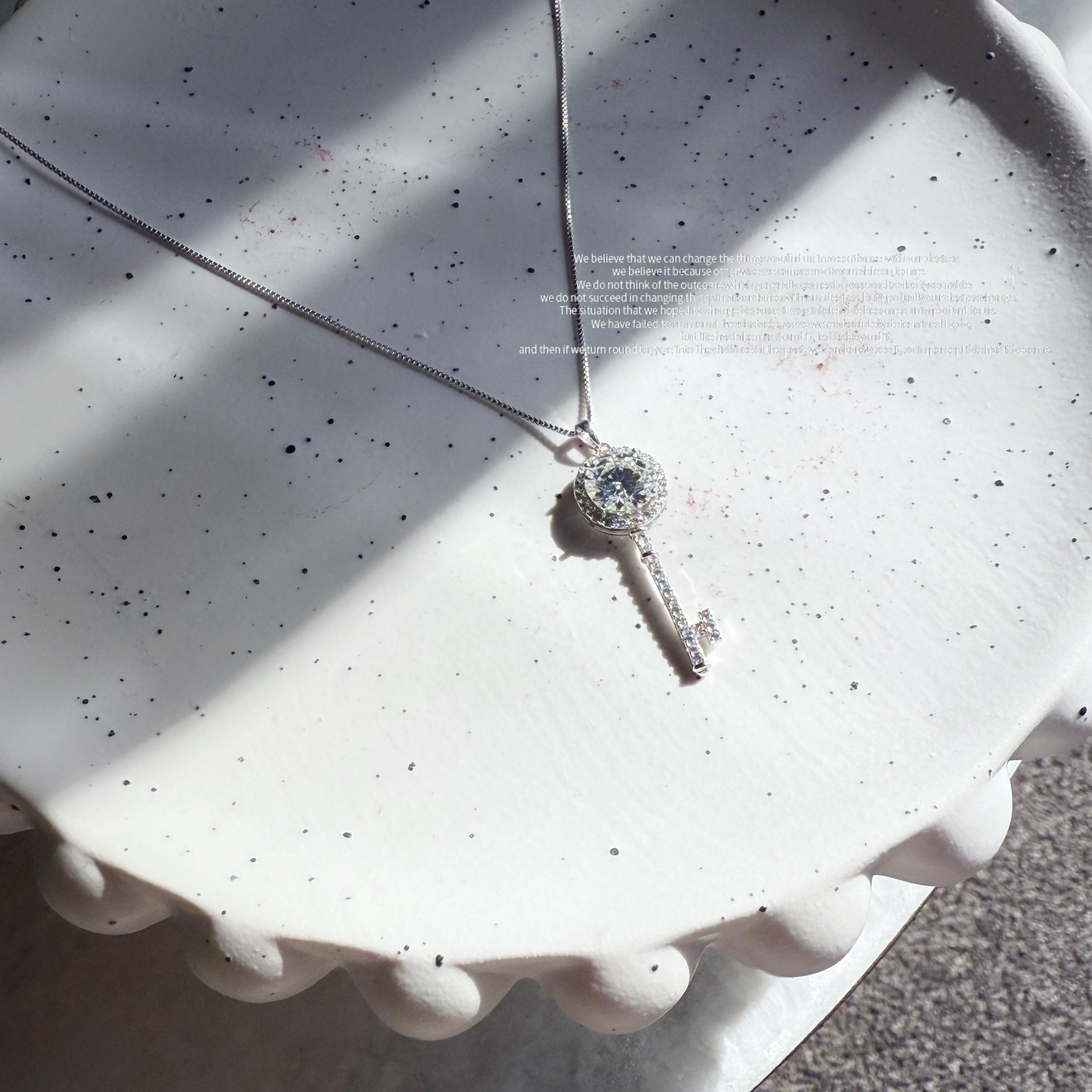 roaju☆[silver925]glisten key necklace 925 Sterling Silver Key Clear CZ Cubic Zirconia Necklace