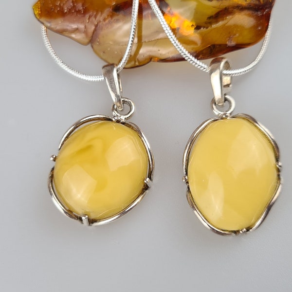 White Amber pendant, Natural Baltic Amber, High quality butterscotch Royal Amber, tighny amber pendant, Silver and Amber