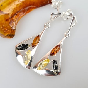 Silver Earrings, Amber Earrings, Lever Back Amber Earrings, Natural Baltic Amber Dangles, Summer Style Earrings, Silver Earrings for Woman