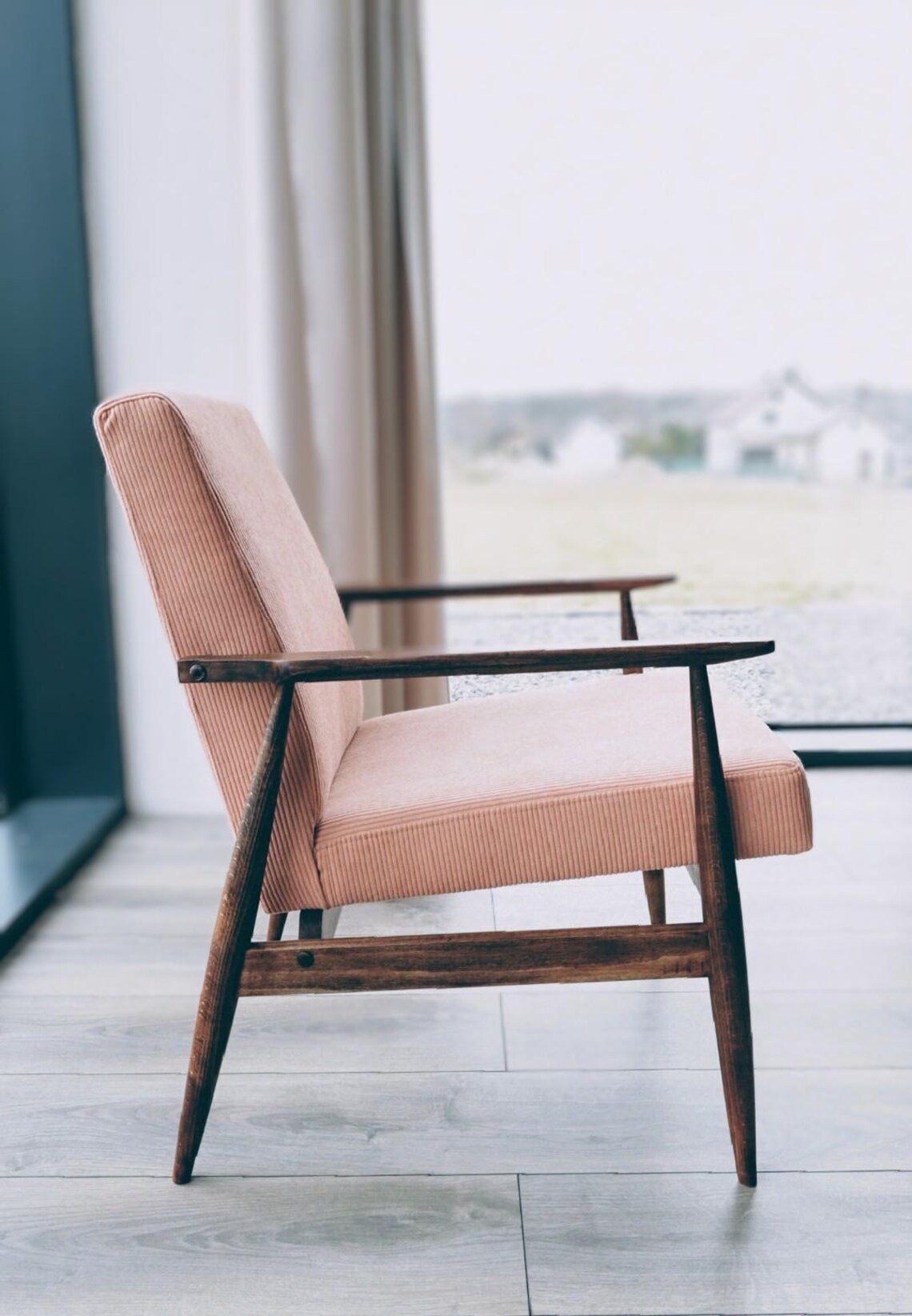Vintage armchair salmon pink corduroy Mid century modern design by H.Lis 300-190, photo 1 sur 5