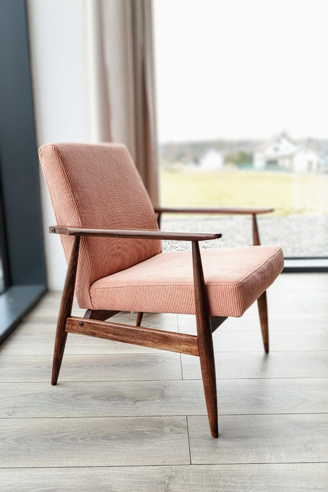 Vintage armchair salmon pink corduroy Mid century modern design by H.Lis 300-190, photo 2 sur 5