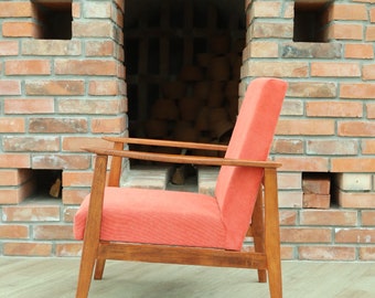 Modern wooden armchair strawberry red colour 1970 mid century modern design chair for living Room patio natural wood Scandinavian design