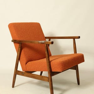 Fotel vintage papaya orange bouclé oryginalny 1970 odnowiony postmodernistyczny design drewniany fotel