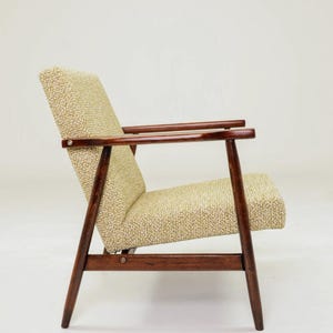 Moderner Sessel grüner Boucle Boho Stoff 1970er renoviert Mid Century Modern Design skandinavischer Sessel