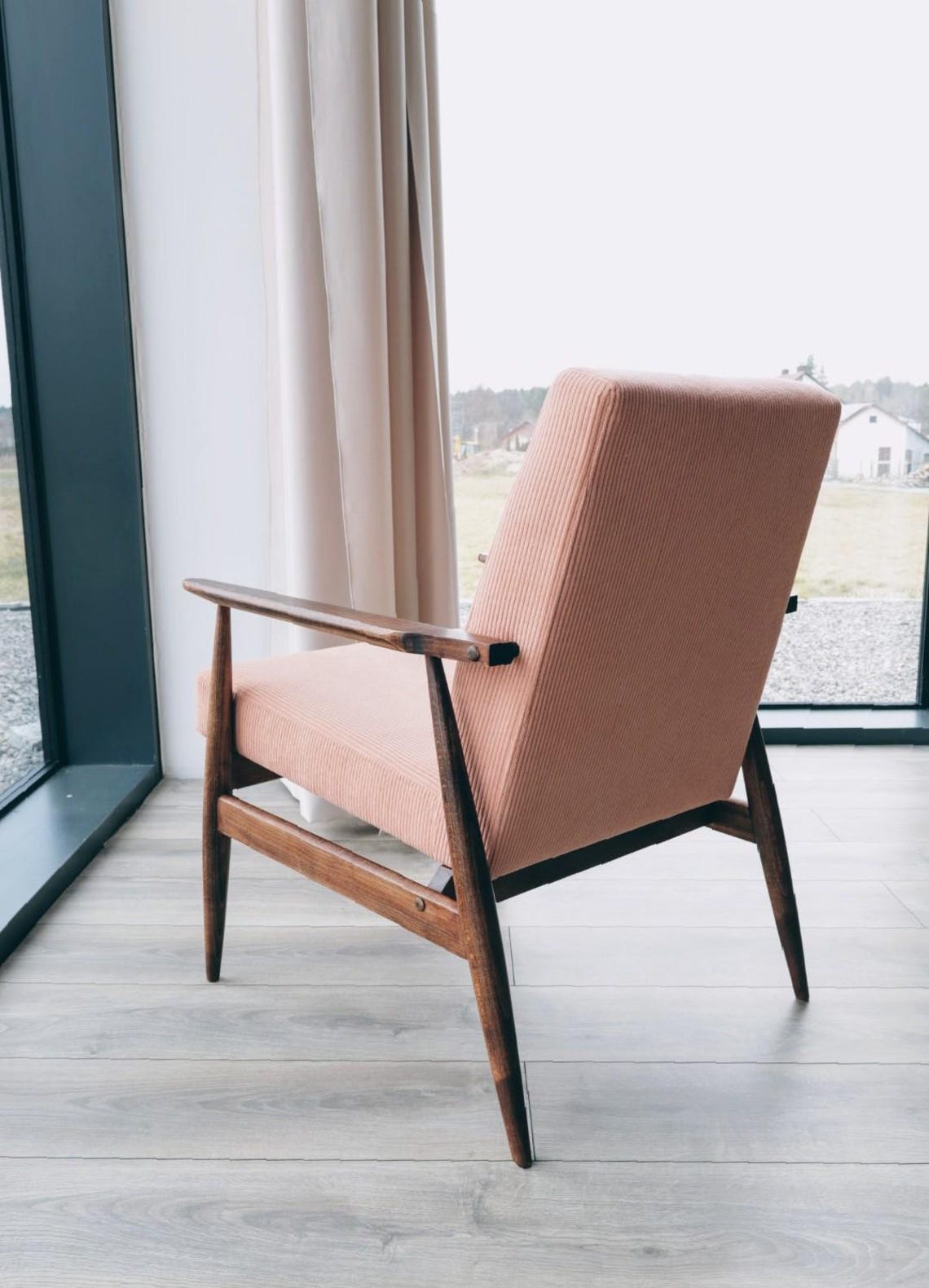 Vintage armchair salmon pink corduroy Mid century modern design by H.Lis 300-190, photo 3 sur 5