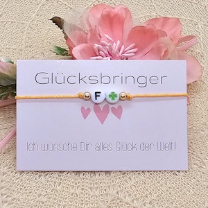 Pulsera personalizada de trébol con amuleto de la suerte - delicada pulsera de amistad macramé con letra