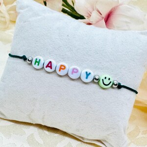 Pulsera de macramé personalizada colorida con verde sonriente - pulsera de amistad con letras