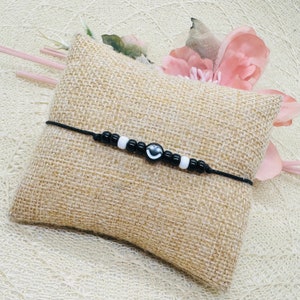 Bracciale macramè Happy Smiley bianco e nero con biglietto continua a sorridere