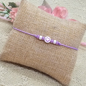 Smiley macramé armband paars inclusief keep smiling kaart - geluksbrenger