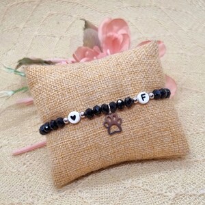 Pulsera de perlas personalizada con colgante de pata y corazón - pulsera con letra